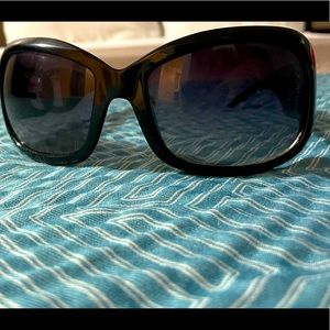 BLACK OVERSIZED DOLCE & GABBANA GLASSES